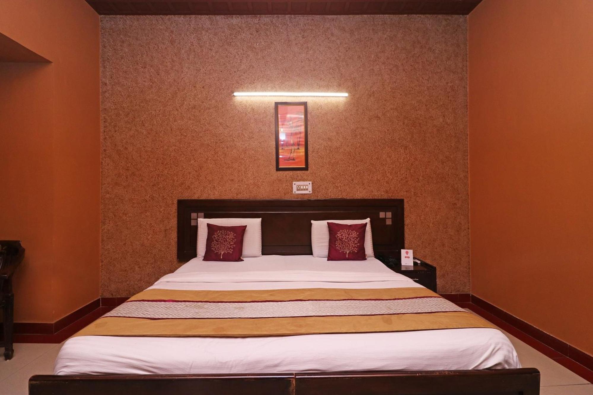 Townhouse Satguru Enclave Road Gurgaon Hotel Jamb Exterior photo